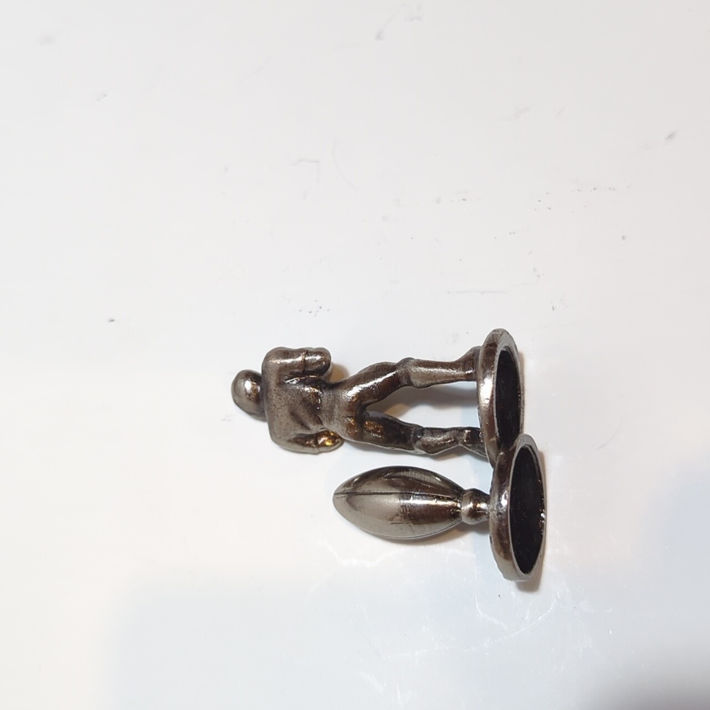 Pewter football players and footballs tic tac toe game with board - Picture 4 of 6